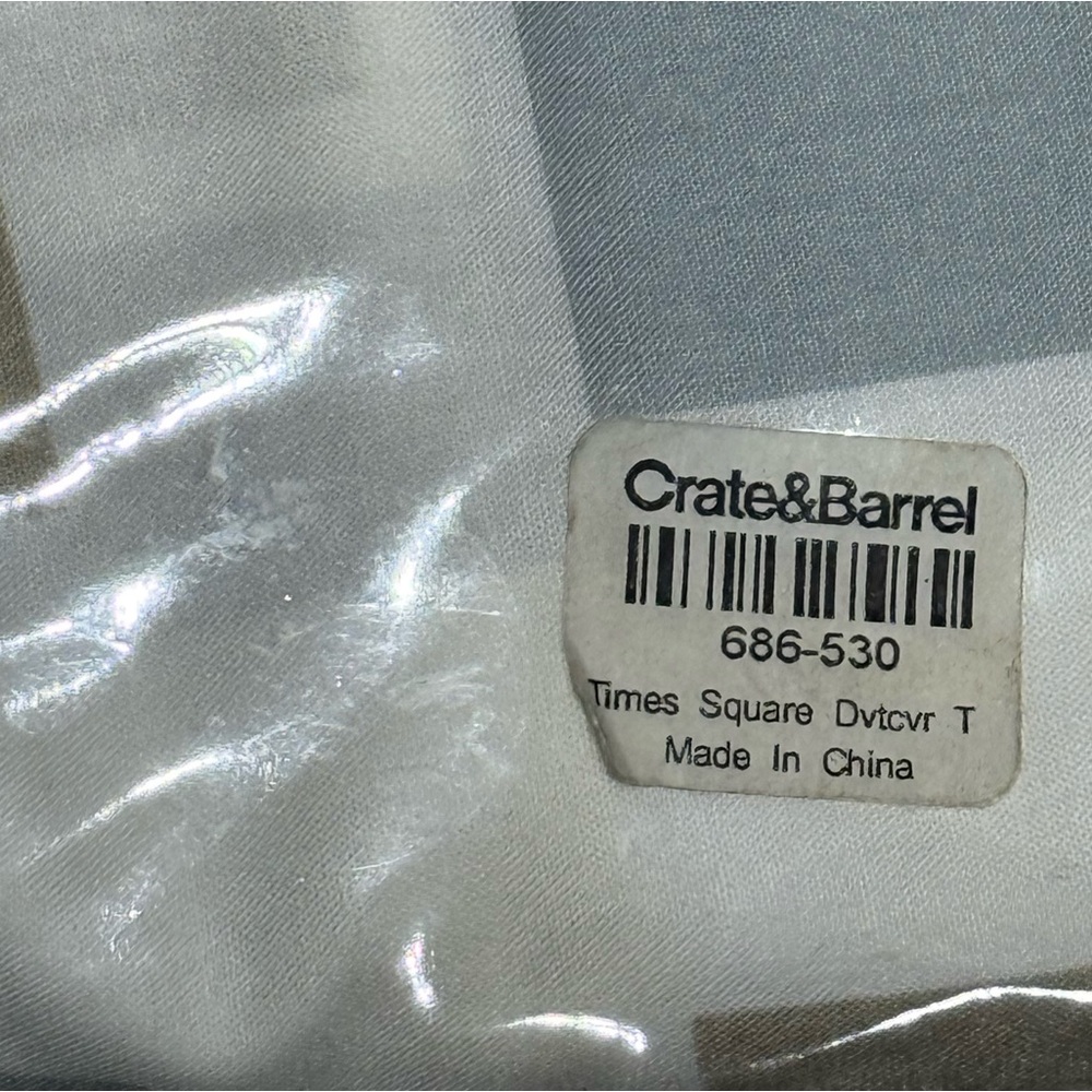 Crate & Barrel Times Square twin set 1 duvet cover,2 standard shams &1 bedskirt - Picture 2 of 8